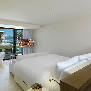 Suite con Cama King con Vistas a la Piscina